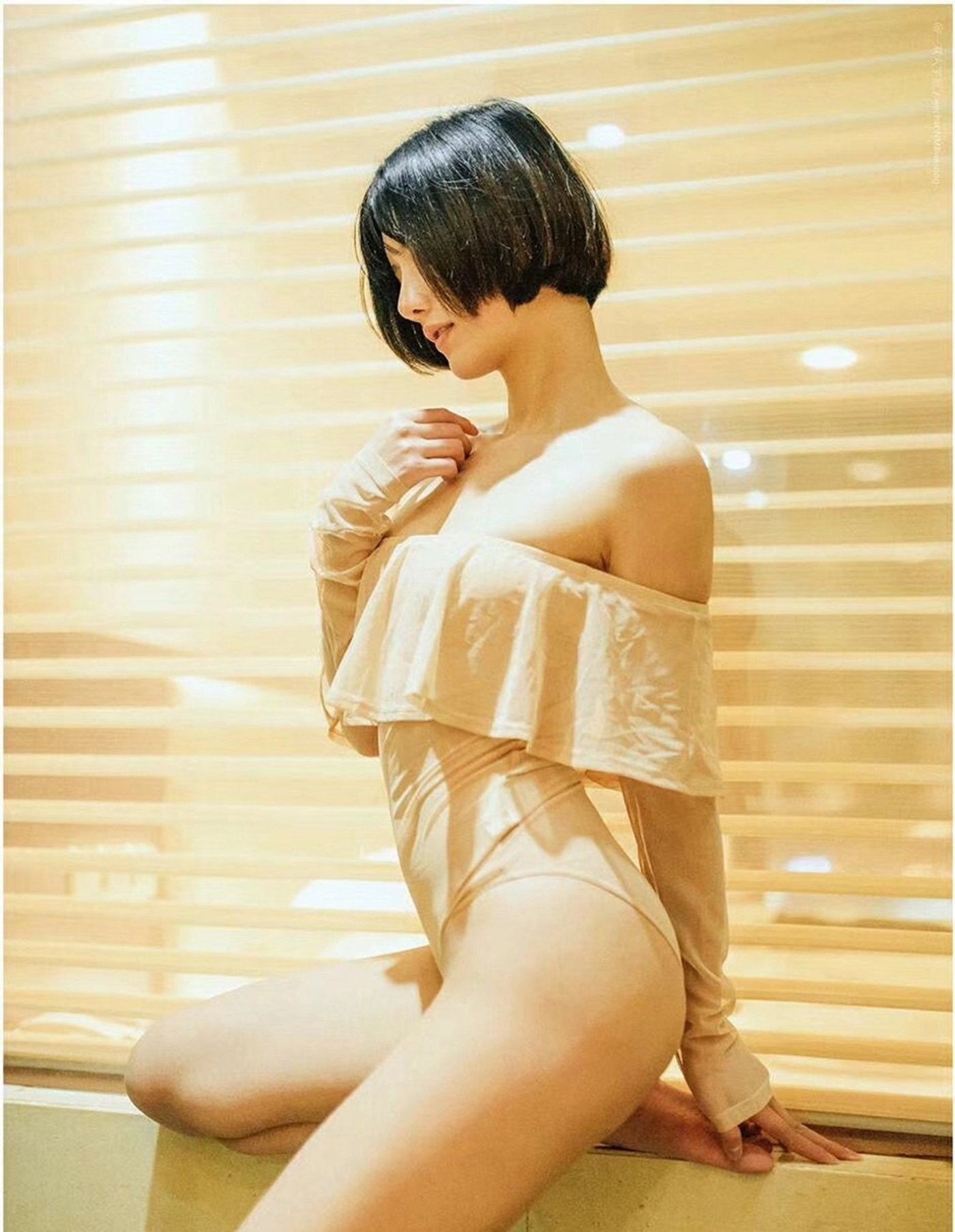 名模阿朱大尺度私拍套读 - 人体摄影